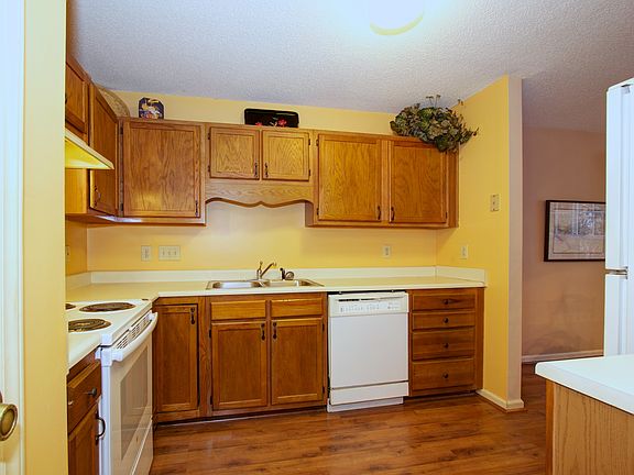 3rd image of 23A Meadowood Glen Way