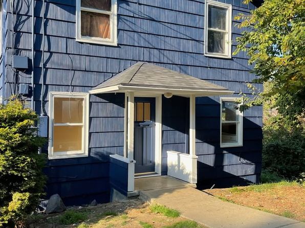 1080 Bridge St E APT 3