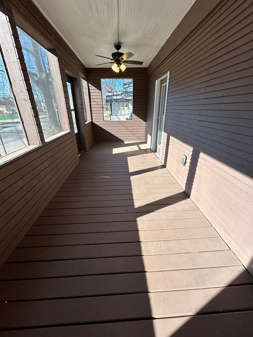 Spacious 4 Bedroom Home Near Viterbo & Downtown La Crosse Available June 1, 2027 — Photo 2