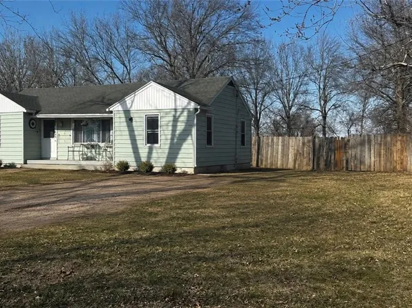 512 Atchison St, Oskaloosa, KS 66066