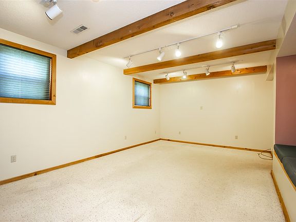 4th image of 2119 Coventry Ln