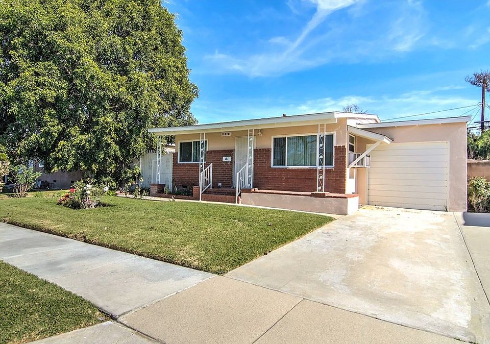 1st image of 11818 Summer Ave