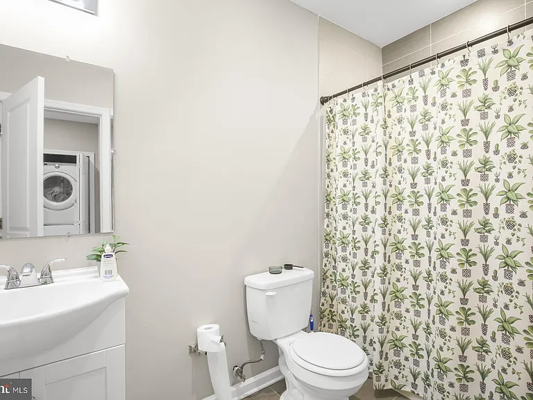 1431 Poplar St #D — Photo 12