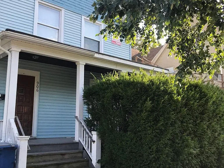906 E Ann St — Photo 11