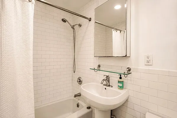 Bathroom, photo 1