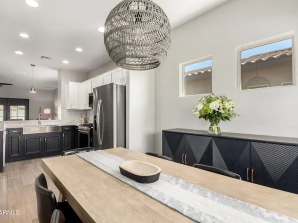 828 W LEADWOOD Avenue, San Tan Valley, AZ 85140