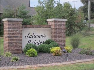 2323 Julianne Cir, Newburgh, IN 47630