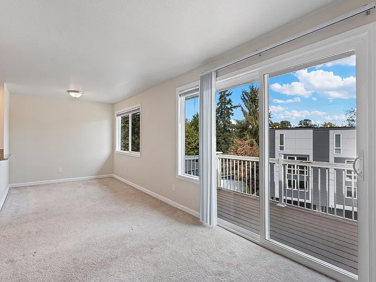 Bayshore Vista Apartments — Photo 9