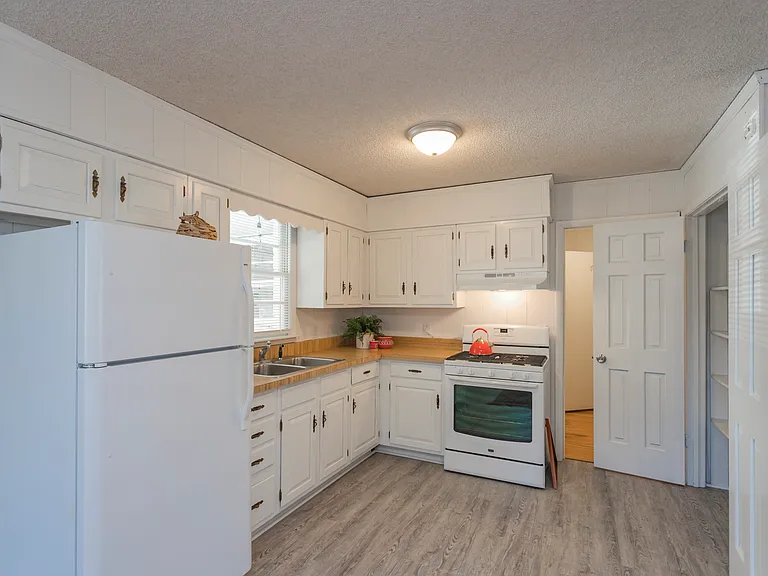 215 Donna Dr #S — Photo 6