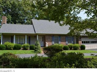 211 Brook Ave, Mount Airy, NC 27030