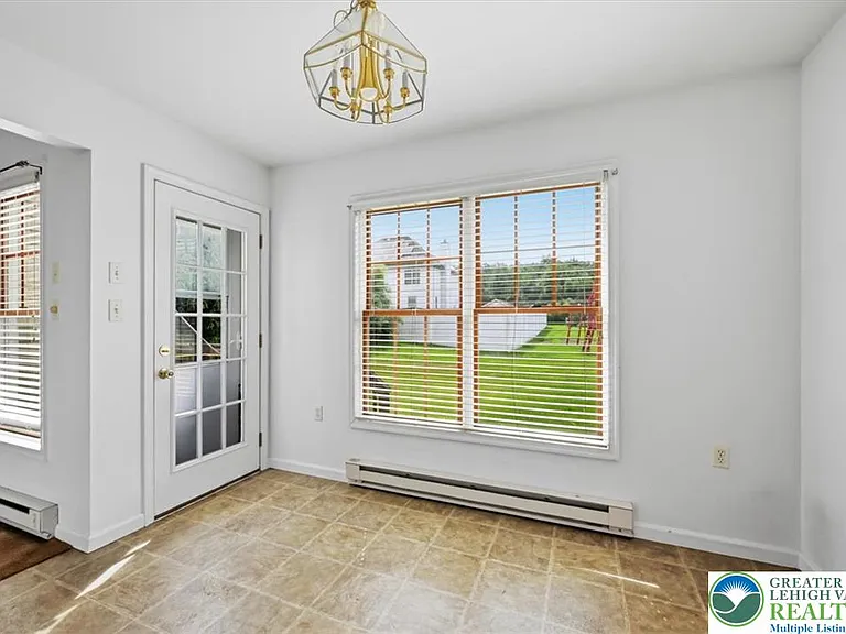 86 Northpark Dr E — Photo 31