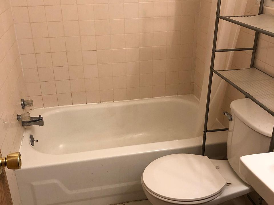 2nd image of 4653 Tyler St Ne