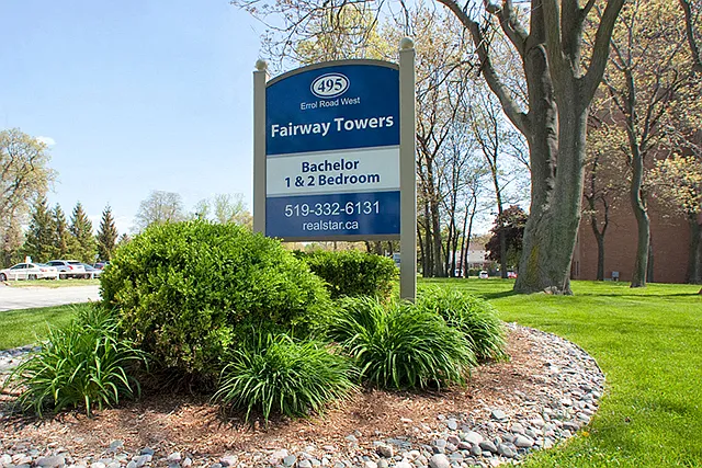 Fairway Towers — Photo 3