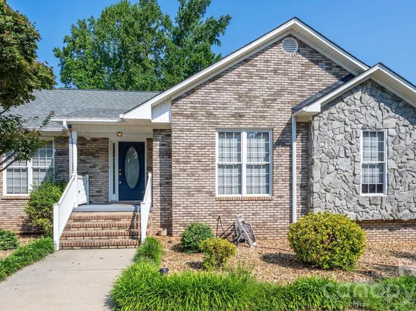 4288 Harbor Ln, Sherrills Ford, NC 28673