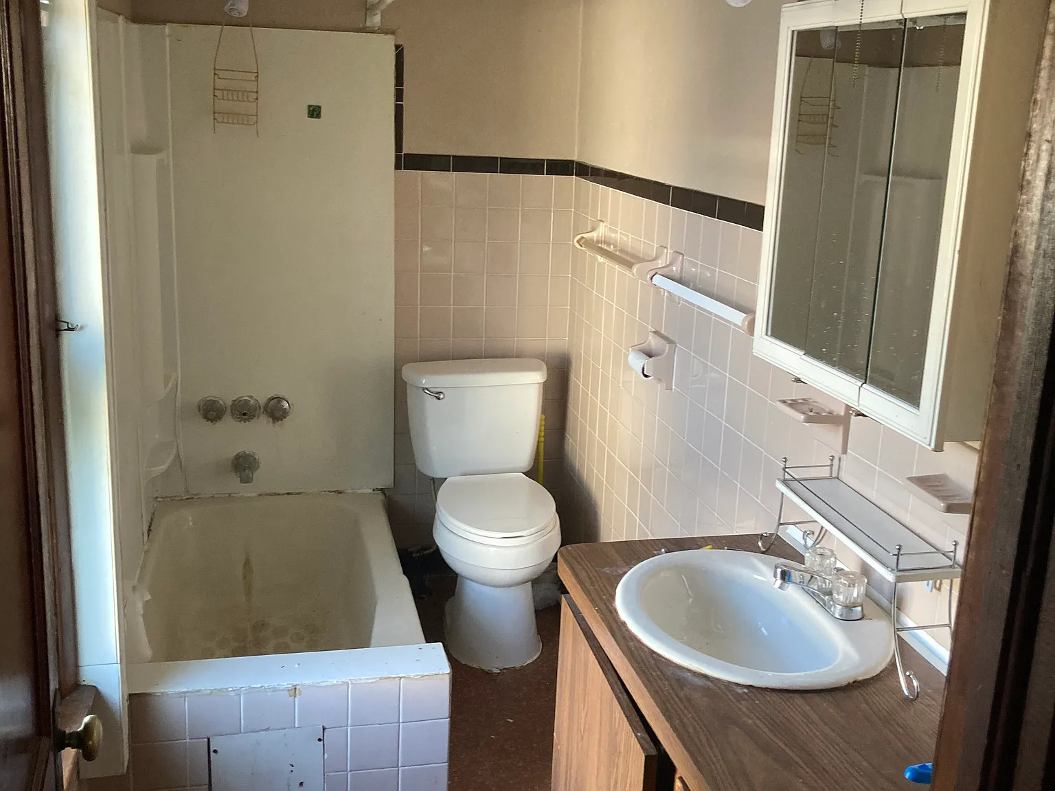 1025 Crown Ave — Photo 3