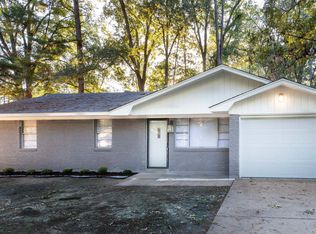 3606 E Lake Dr, Pine Bluff, AR 71603
