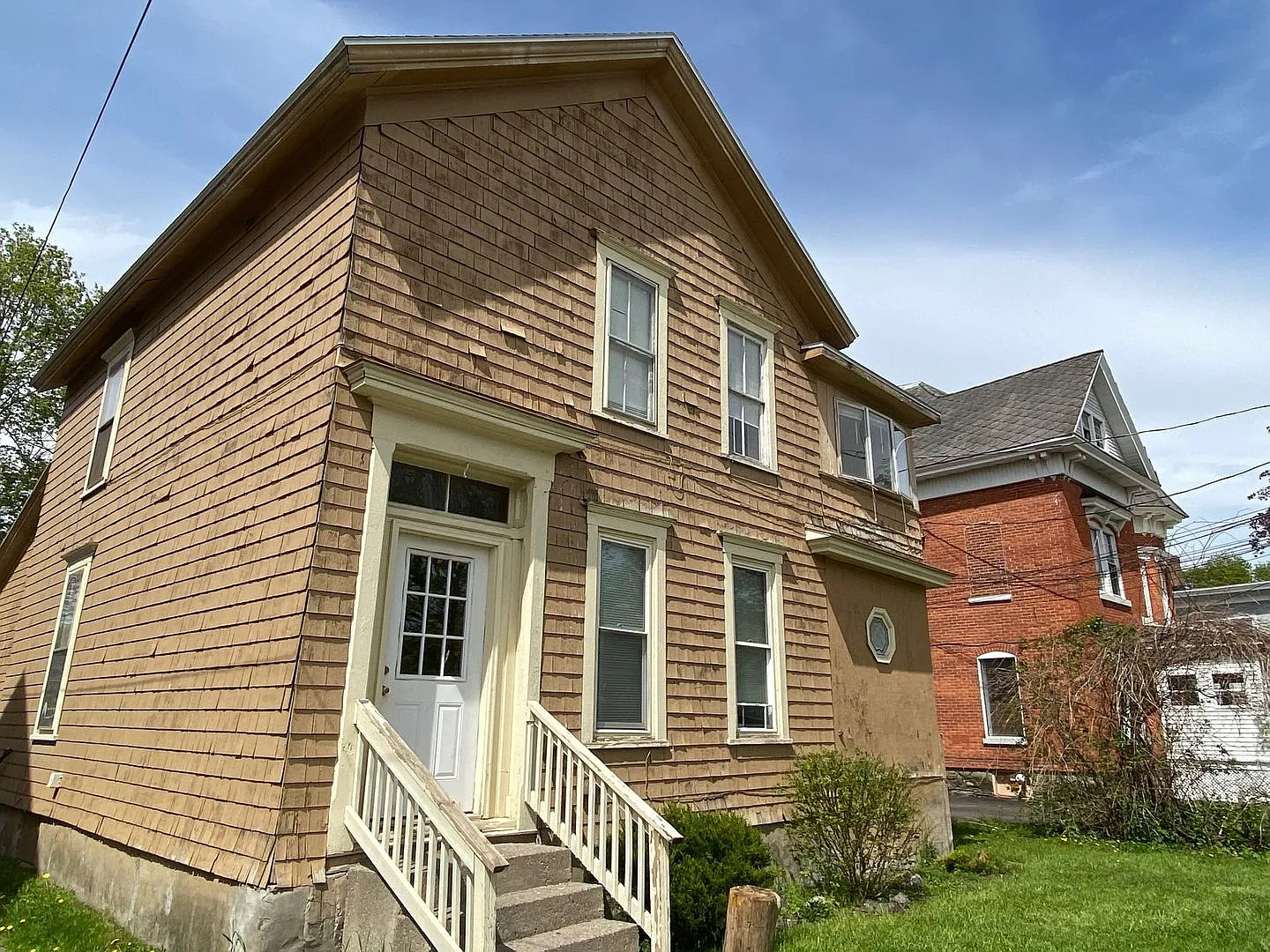 Student Housing 38 Lincoln Ave #1 and #2 — Photo 1