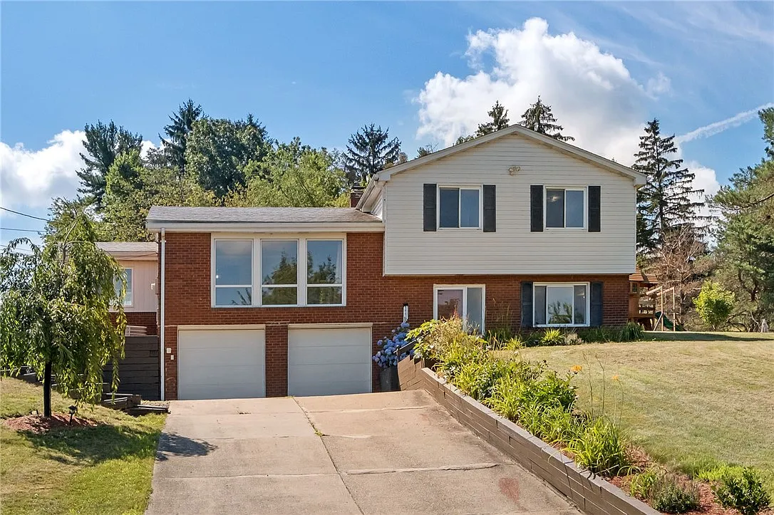 2402 Fairhill Rd photo 1