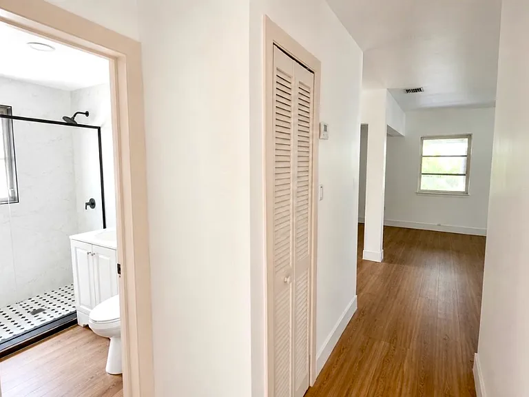 516 Boabadilla St — Photo 4