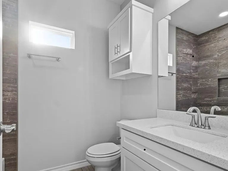 306 Hope Dr — Photo 3