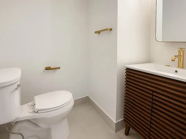 1853 Cornelia Street image 10 of 11