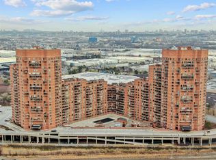811 Harmon Cove Tower #811, Secaucus, NJ 07094