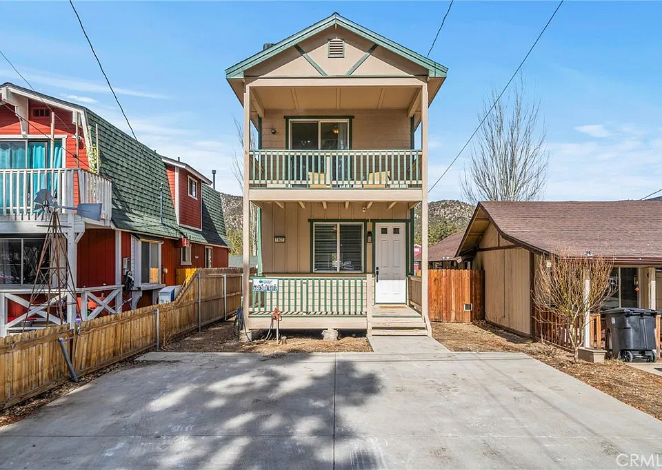 1031 W Fairway Blvd