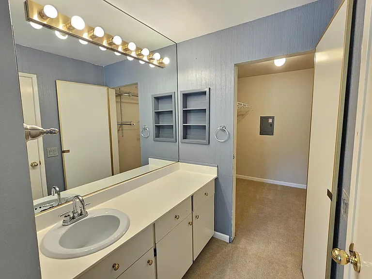 320 Vallejo Dr #10 — Photo 16