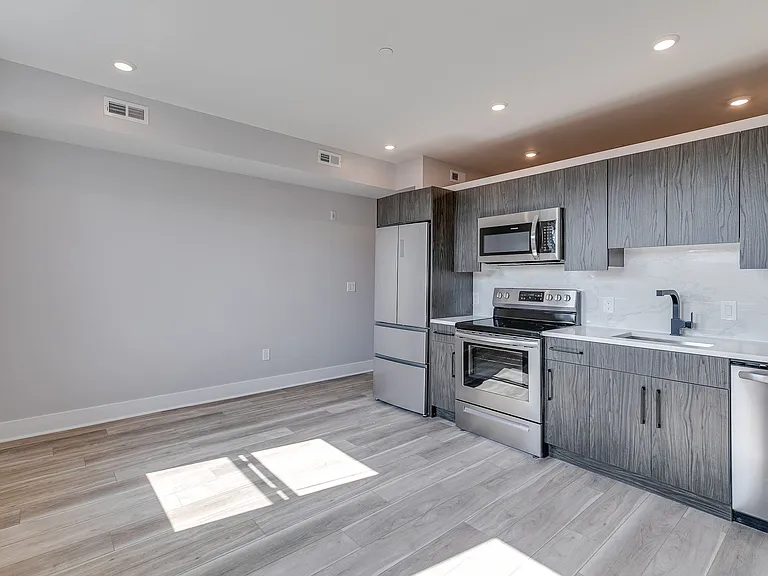 815 N 41st St — Photo 10
