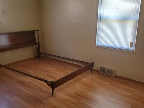 4th image of 2542 Malvern Ave