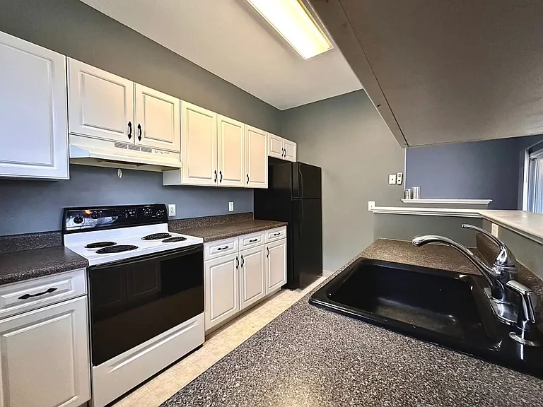 102 Mill St — Photo 2