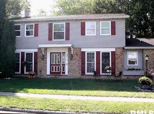 6815 N Fawndale Dr, Peoria, IL 61615