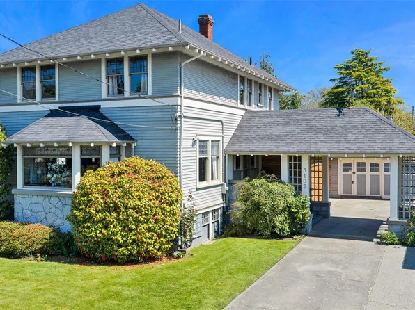 3107 Quadra St, Victoria, BC V8X 1E9
