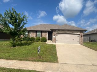 1665 N Old Castle Rd, Nixa, MO 65714