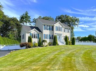 9 Noble St, Dudley, MA 01571