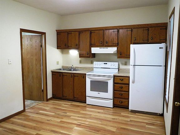 Kitchen - Main Floor