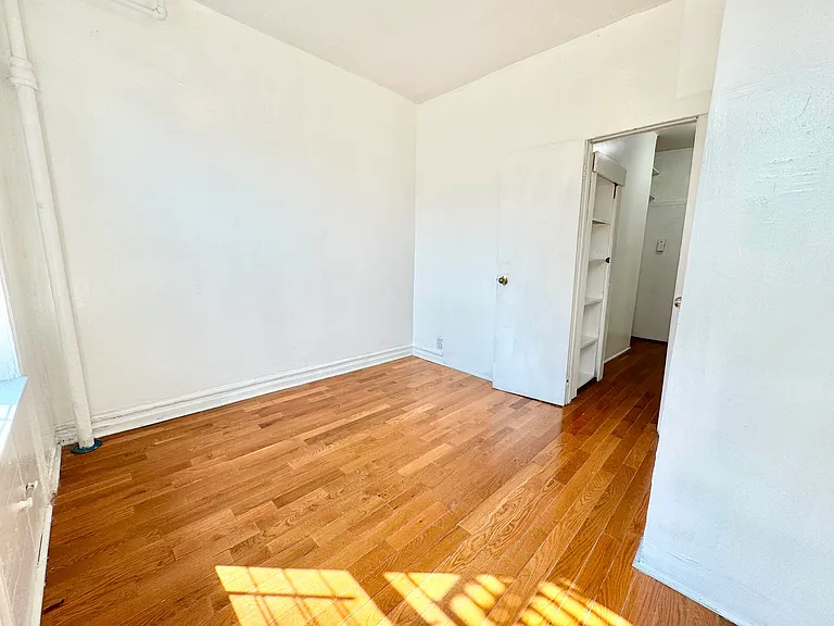 122 31st St #1R — Photo 15