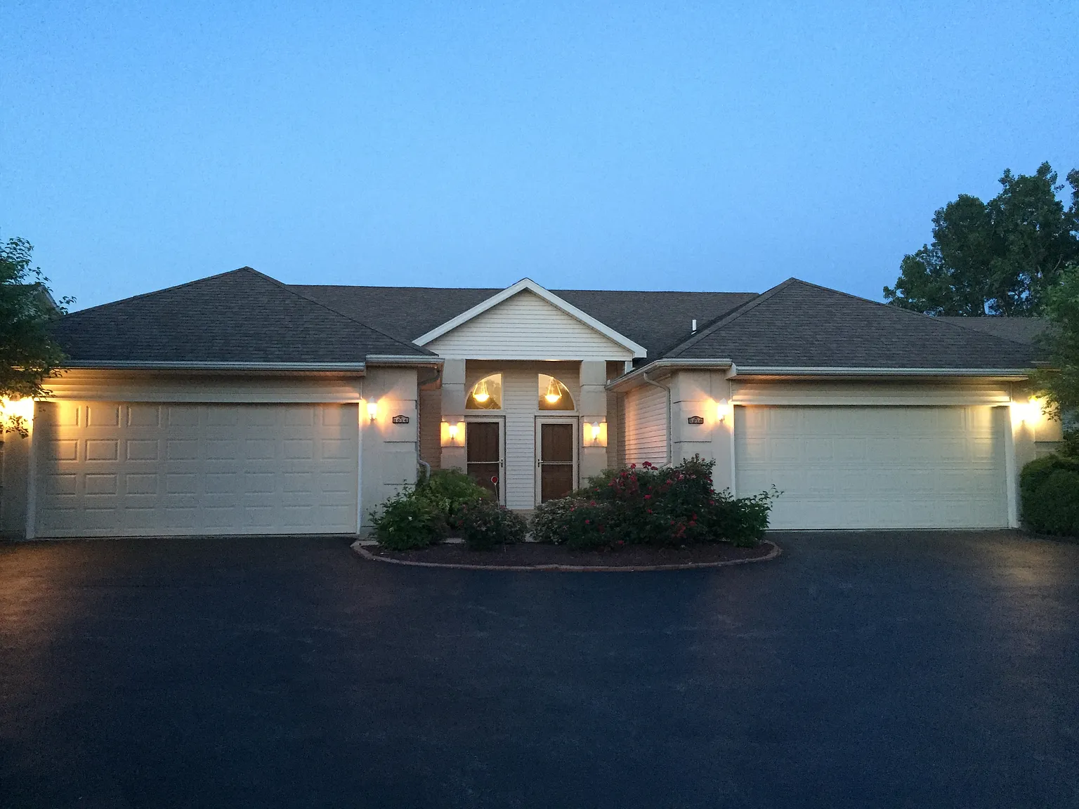 Hilltop Ln, Toledo — Photo 1