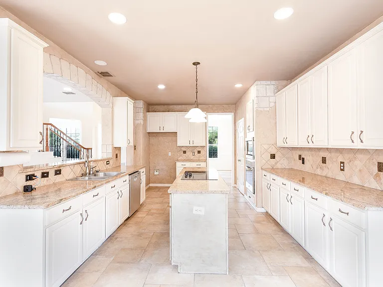3808 Hunters Trl — Photo 10