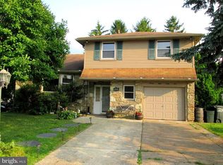 9865 Jeanes St, Philadelphia, PA 19115