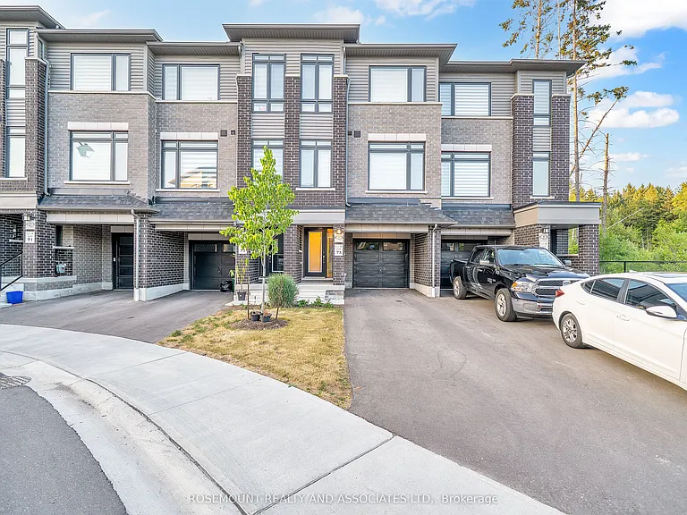 9 Esquire Way — Photo 1