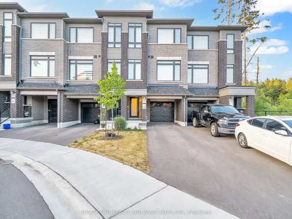 9 Esquire Way, Whitby, ON L1R 0S7