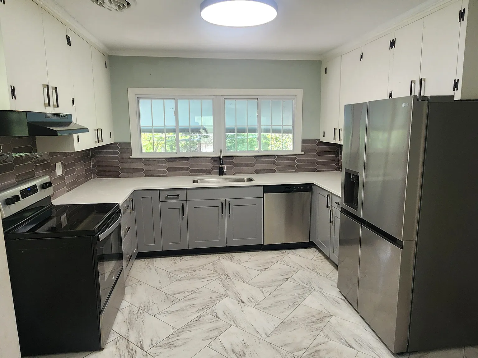 3 bed, 1.5 bath, 1354 sqft, $1,900 — Photo 4