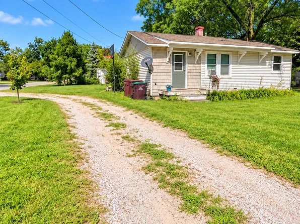 2260 Oak Park Dr, Muskegon, MI 49442