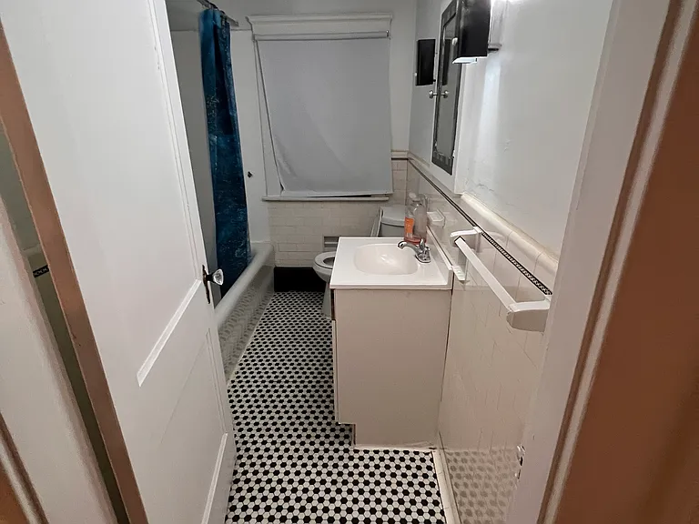 618 Reservoir Ave #3 — Photo 8