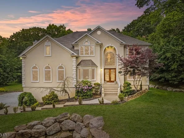19 Stonehedge Dr, Hardyston Twp., NJ 07460