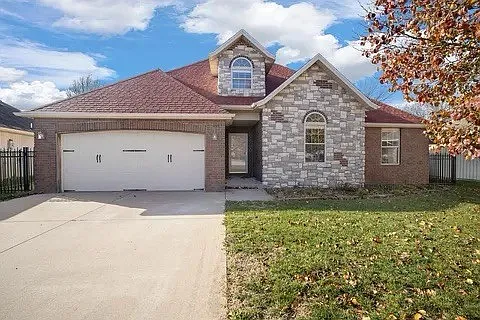 1143 S Elmwood Ave — Photo 4