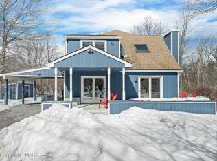 127 Red Oak Ct, Long Pond, PA 18334