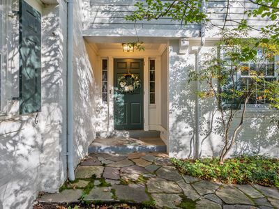 175 Tokeneke Drive, North Haven, CT, 06473