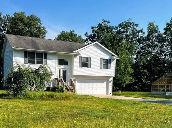 517 Bristol St, Twin Lake, MI 49457